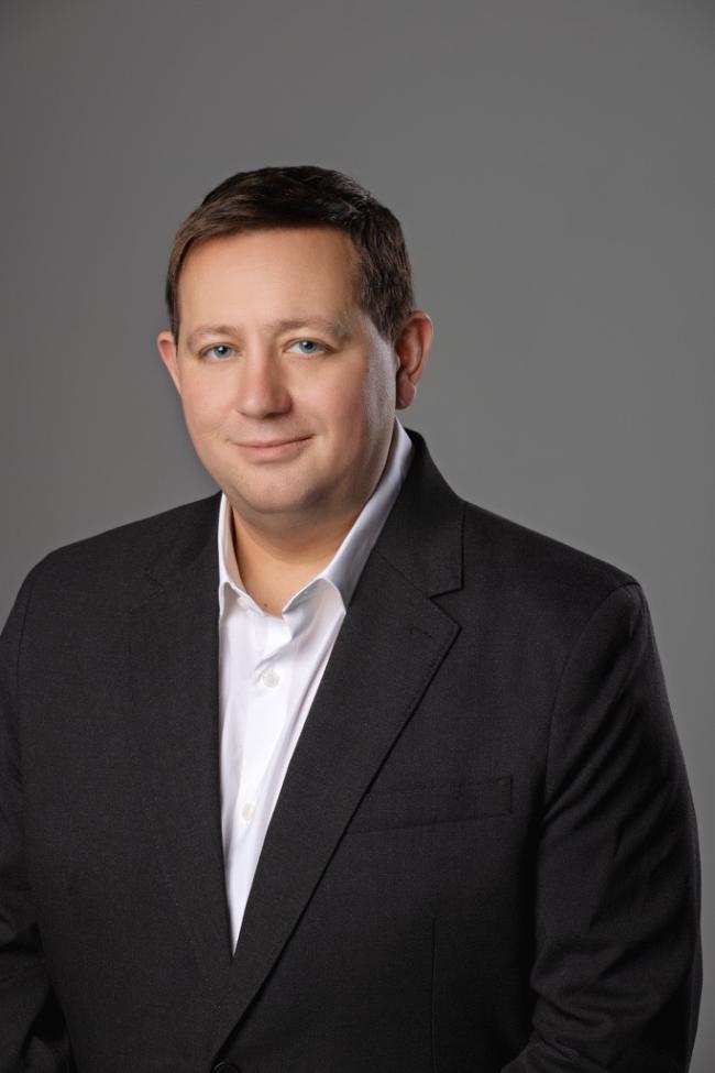 Peter Newbould headshot, CEO of Lagard&egrave;re Travel Retail UK