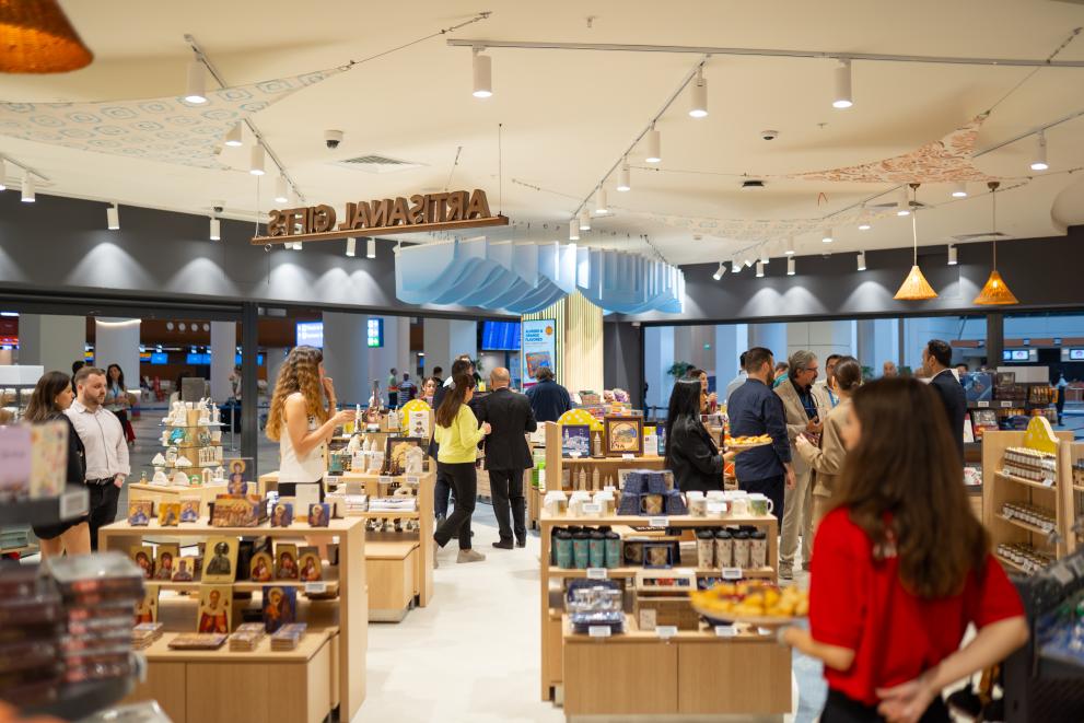 Lagard&egrave;re Travel Retail - Relay &amp; Discover - Travel Essentials